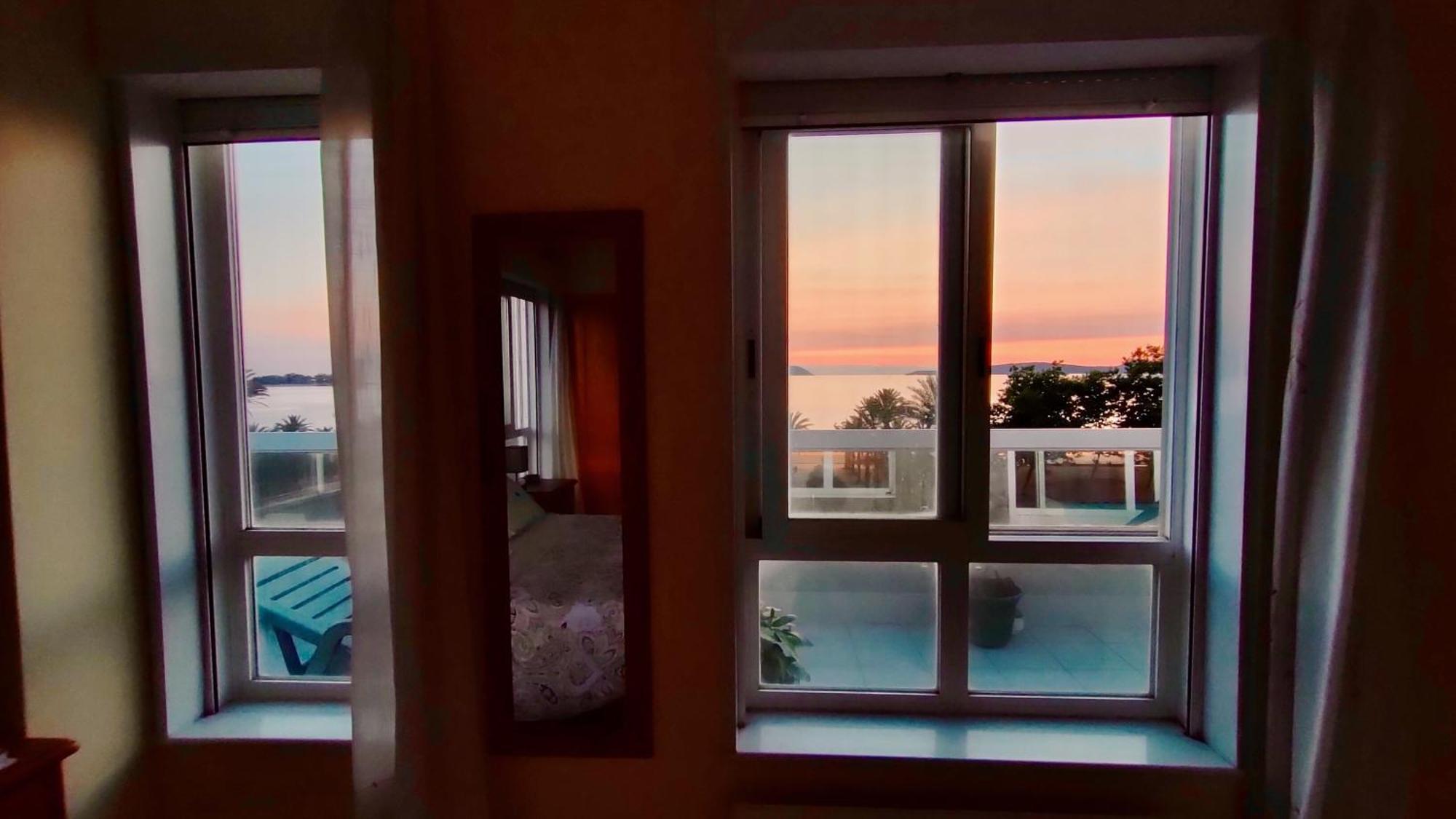 Samil Apartment, primera línea de playa con Wifi y Garaje Vigo Exterior foto